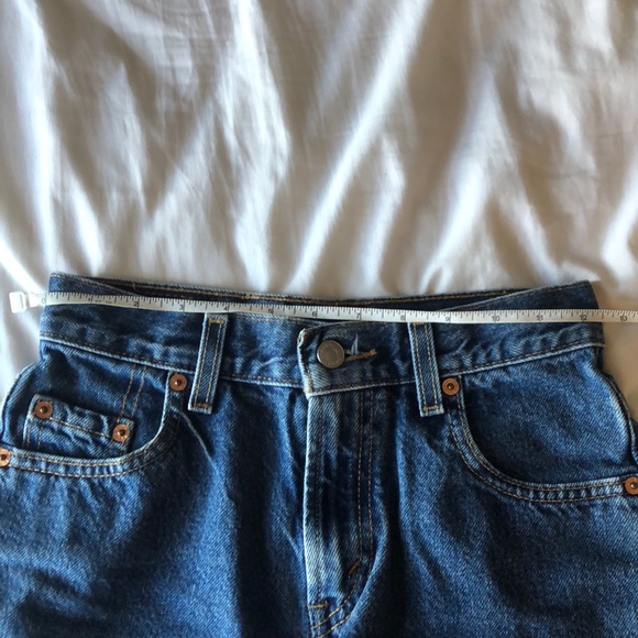 Levi’s High Waisted Shorts - Picture 4 of 6
